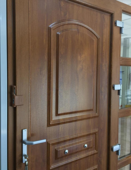 Pasador de Alta Seguridad Atlas Marron Claro - Instalado en una puerta Pasador de Alta Seguridad Atlas Marron Claro - Instalado en una puerta